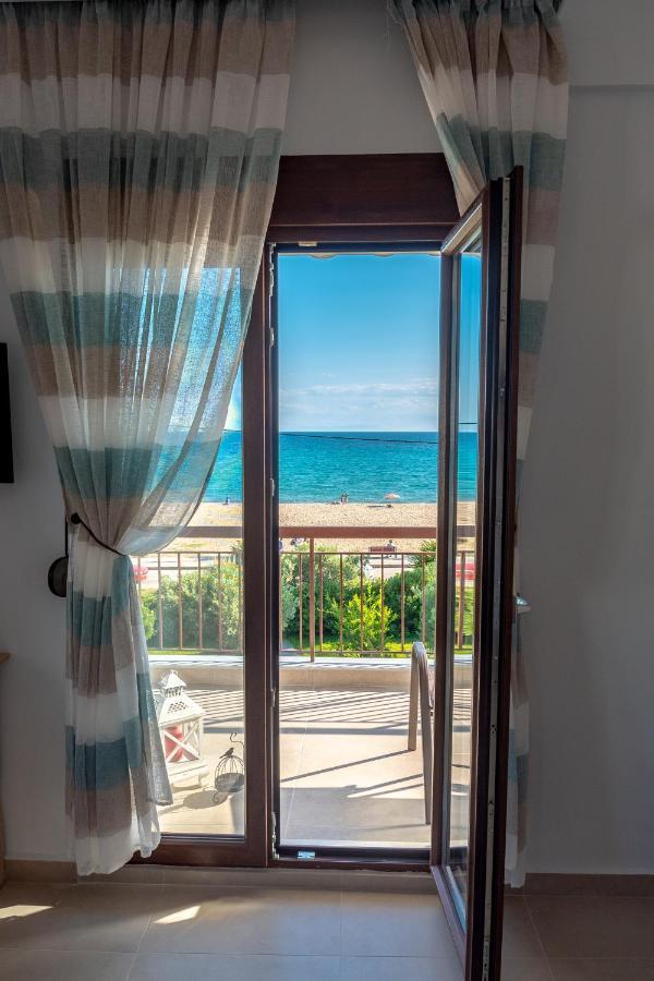 Dimi Seafront Apartment By Rentals Pro Services - Nea Moudania Ngoại thất bức ảnh